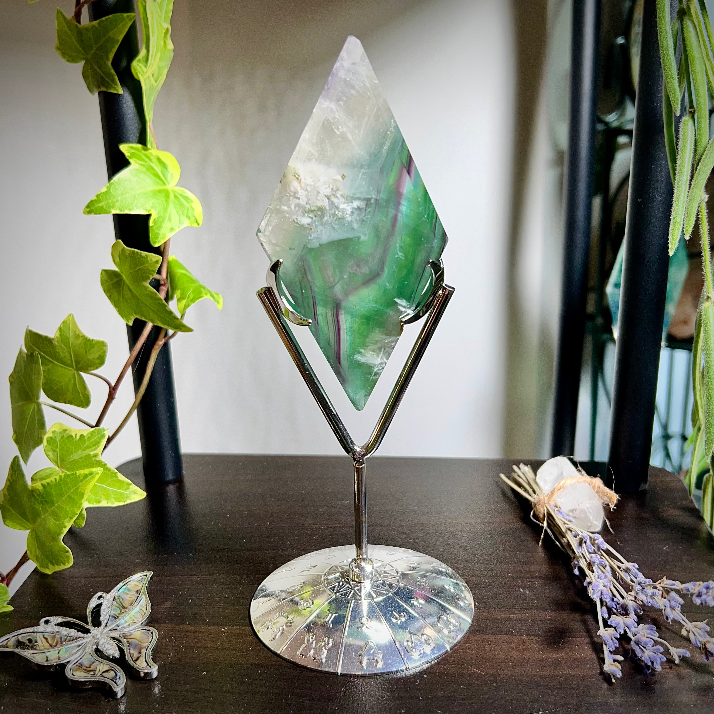 Fluorite Diamond Stand