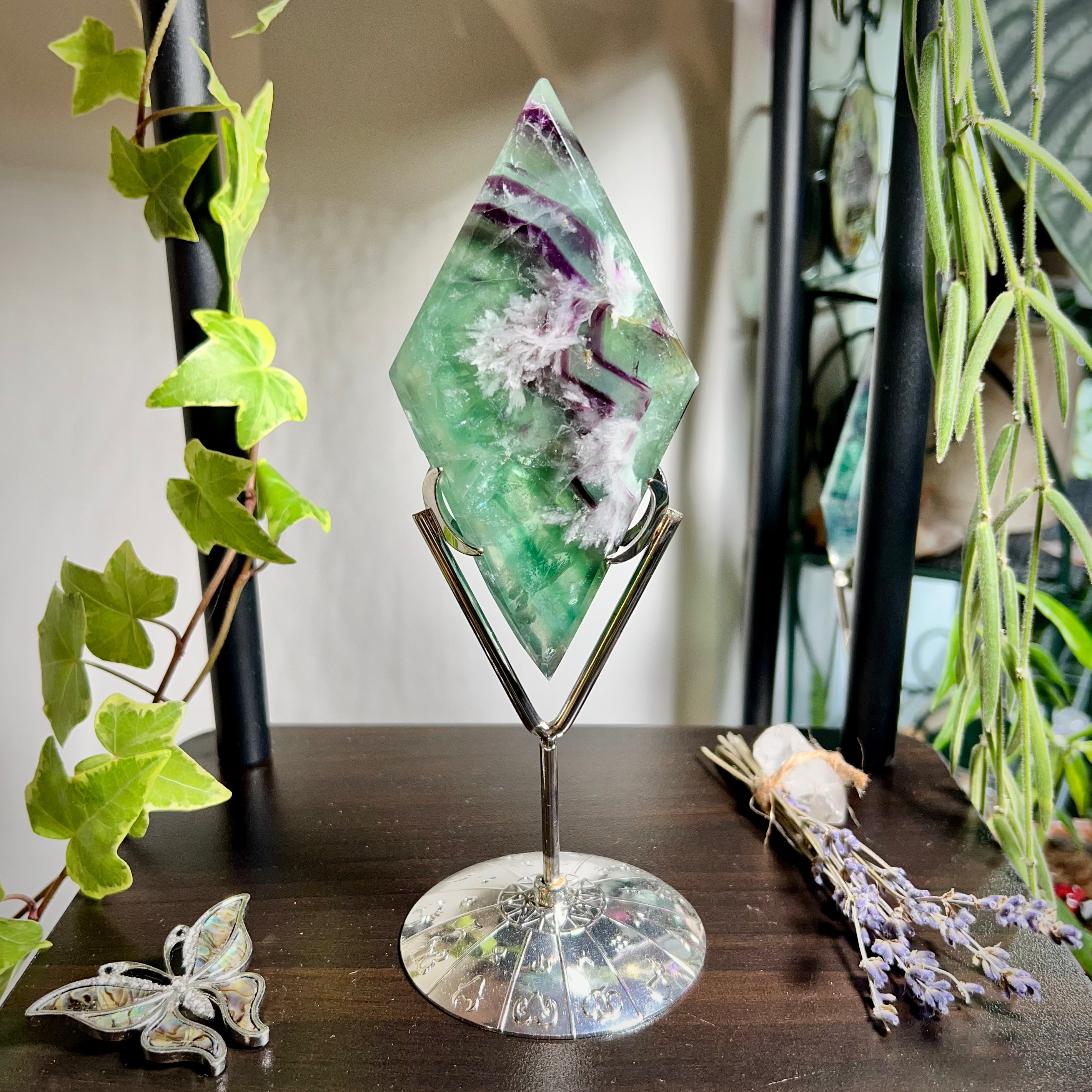 Fluorite Diamond Stand