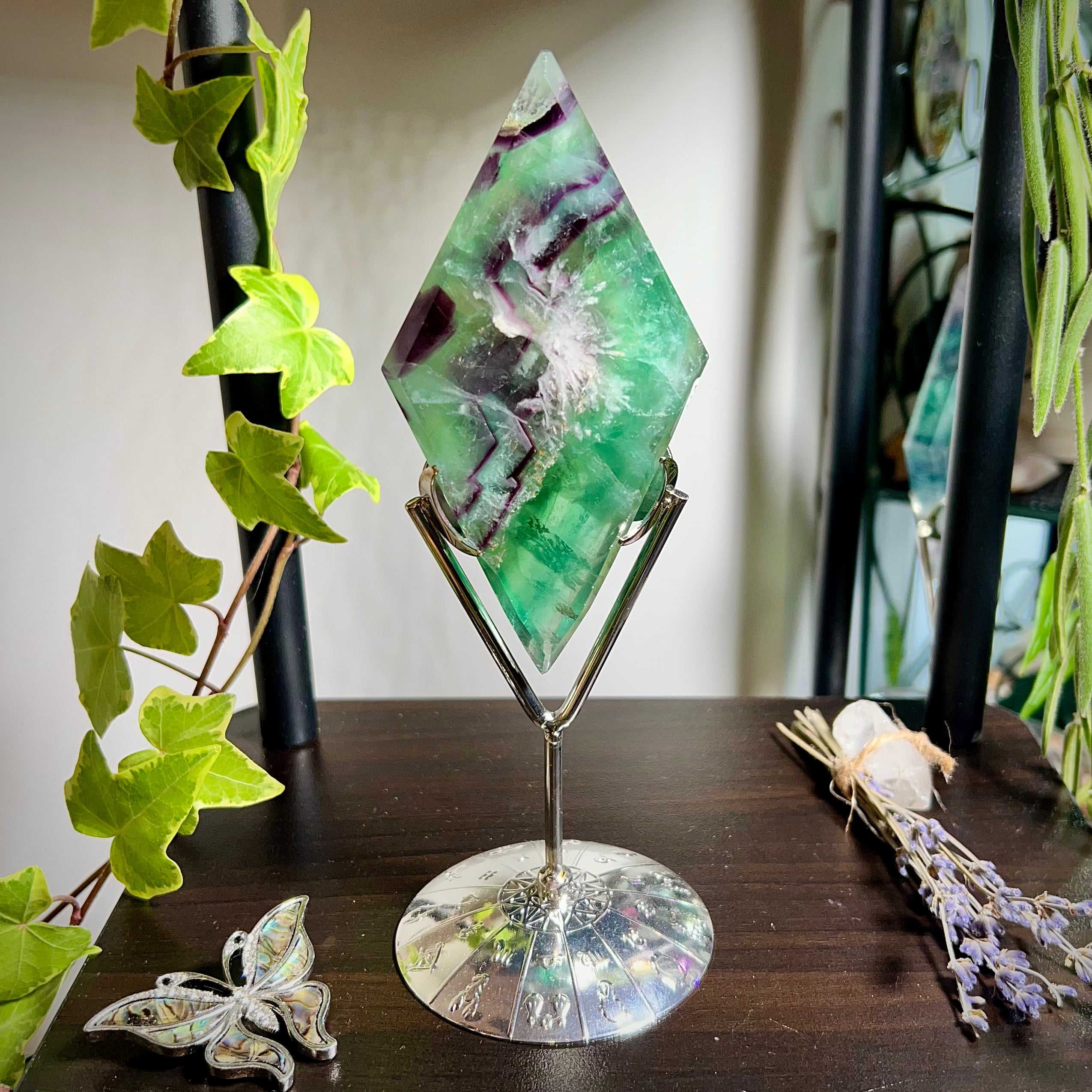 Fluorite Diamond Stand