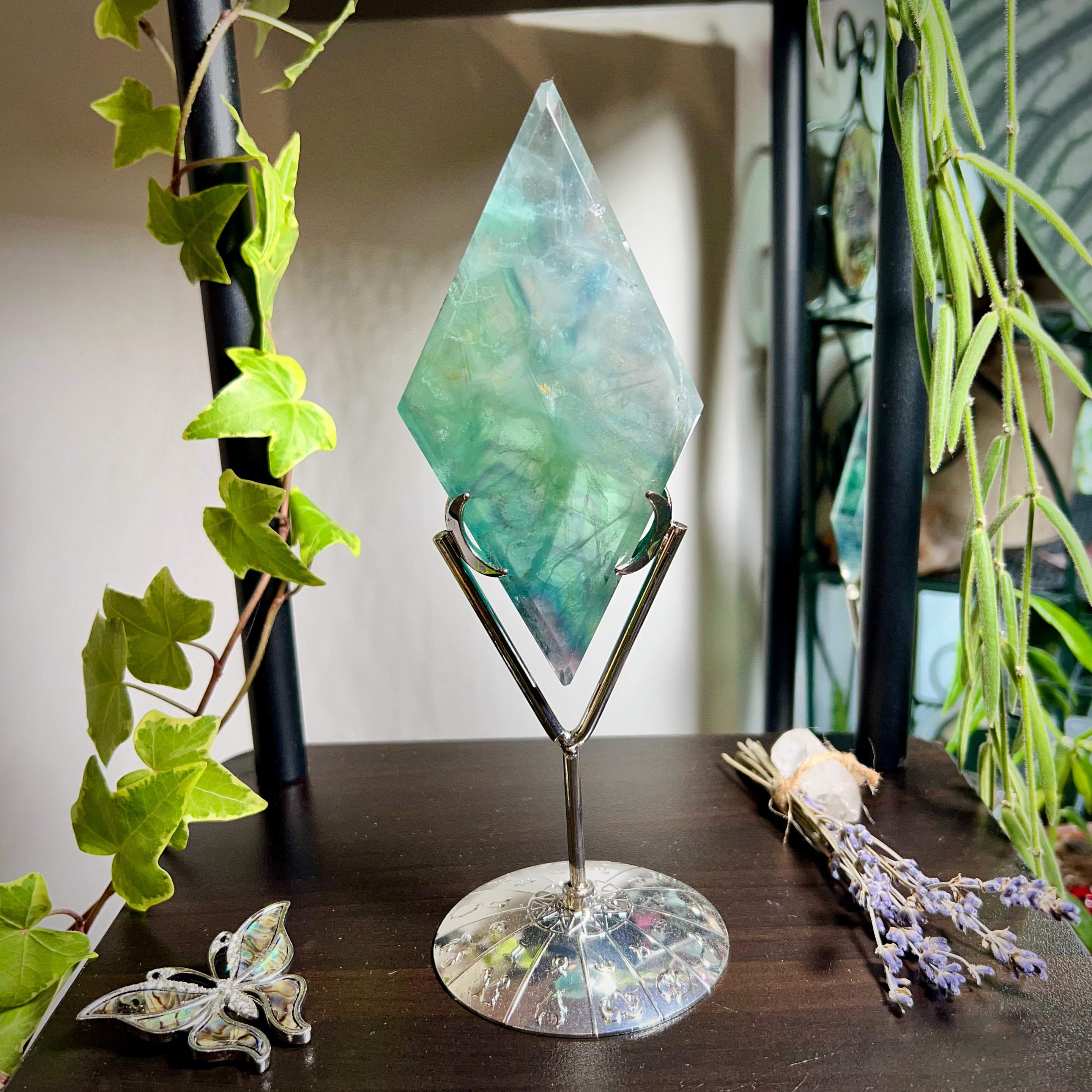 Fluorite Diamond Stand